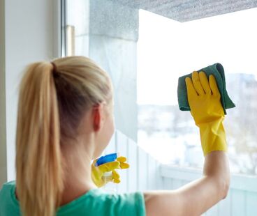 Jak myć okna w zimie? Poznaj sprawdzone sposoby