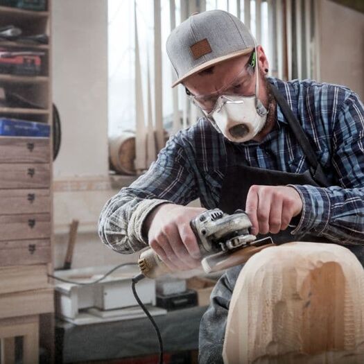Przewodnik po rzeźbieniu w drewnie dla początkujących - niezbędne narzędzia i wskazówki