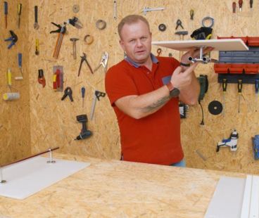 Jak zamontować karnisz? – rodzaje i sposoby montażu