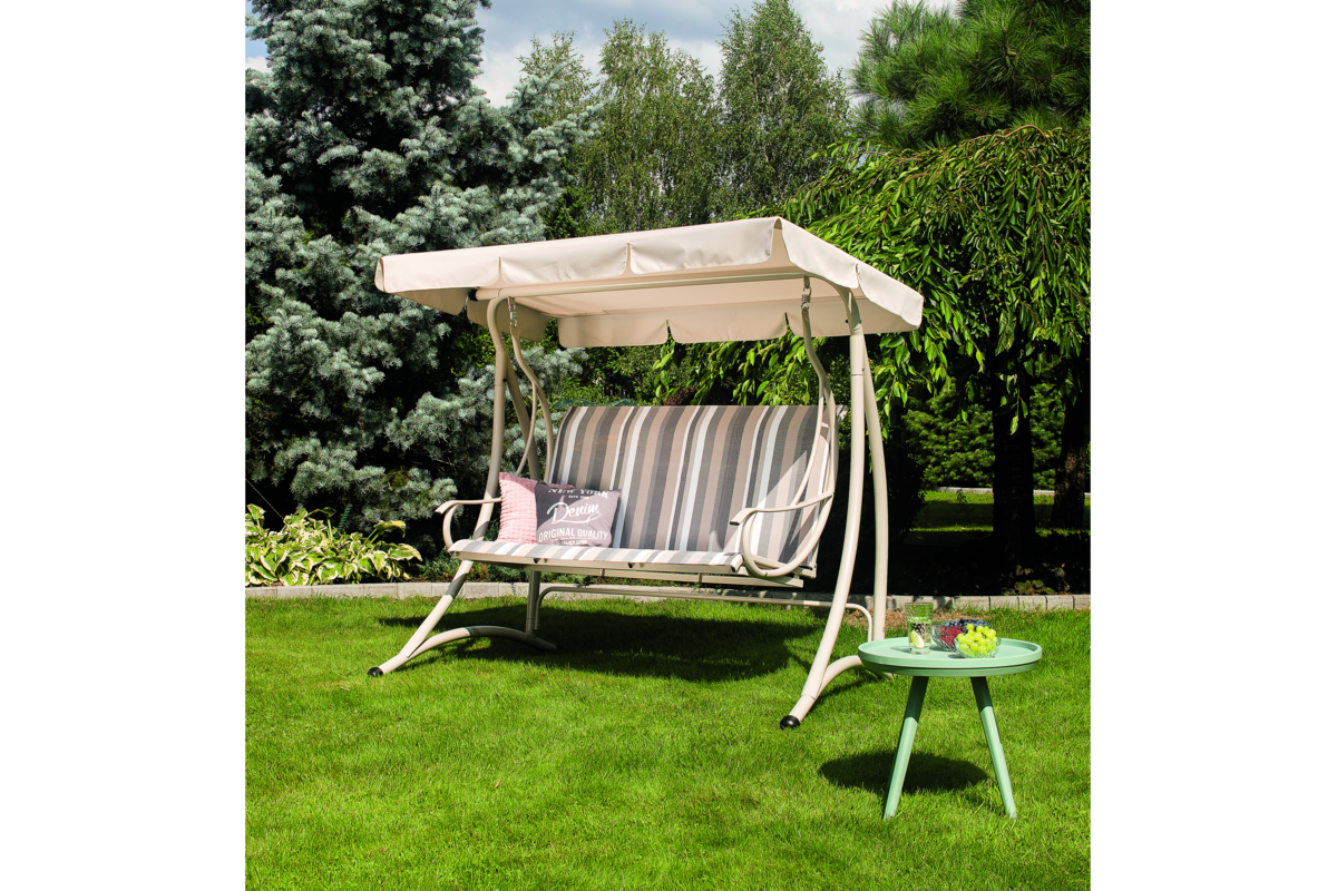 strefa relaksu w ogrodzie - huśtawka