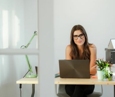 Pasja do aranżacji. Home office: Jak urządzić miejsce do pracy w domu?