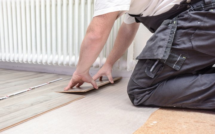 Poprawne układanie paneli podłogowych