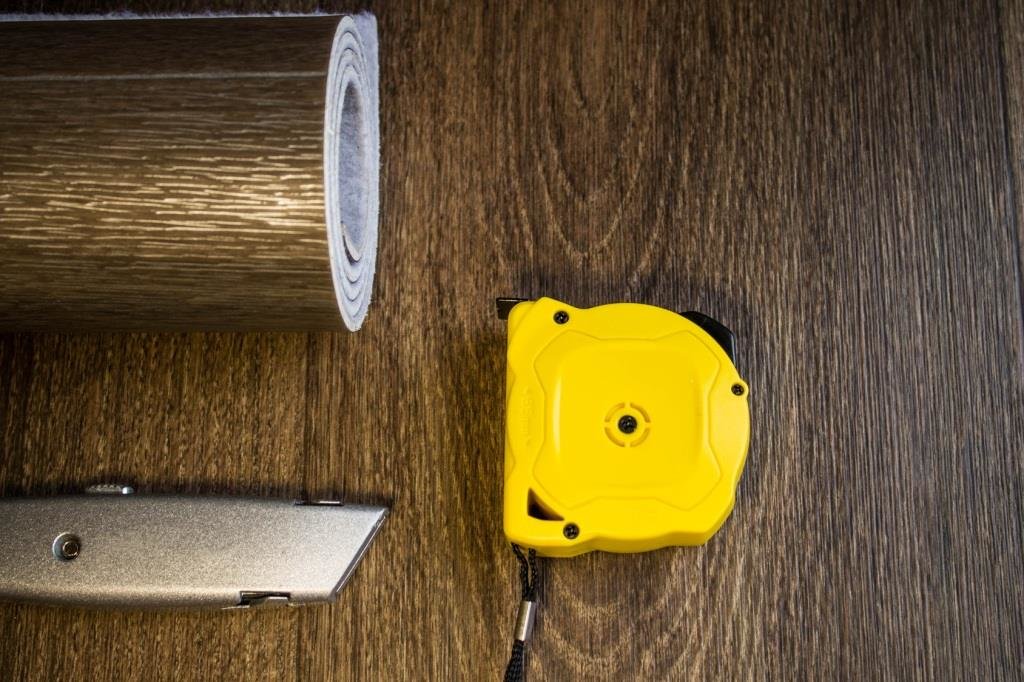 jak ułożyć wykładziny PCV bez klejenia?