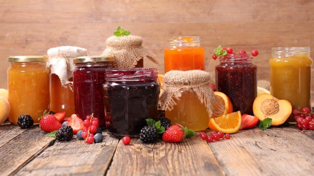 Przetwory na zimę w słoikach