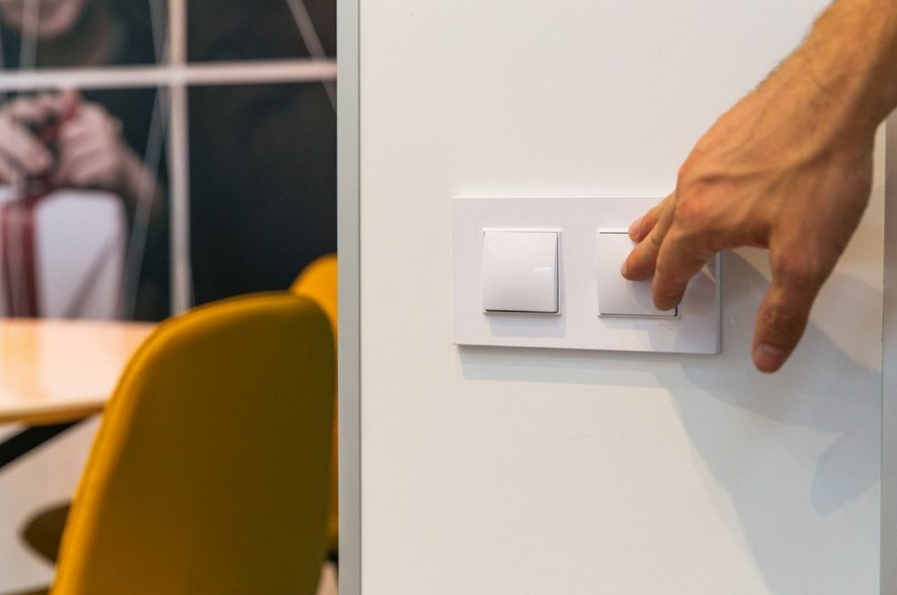 wyłączaj światło i oszczędzaj prąd