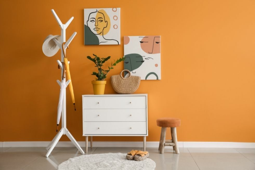 Czym powinny cechować się jeszcze płytki na korytarzu? 