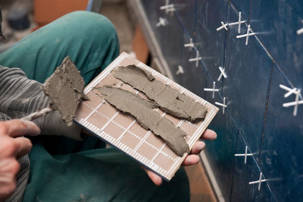 klej do płytek łazienkowych