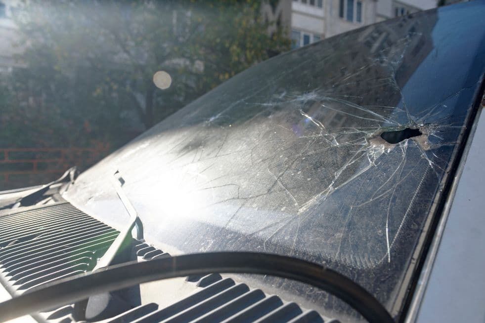 przepisy a pęknięta szyba w aucie