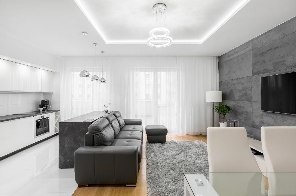 Jak połączyć płytki z panelami? 