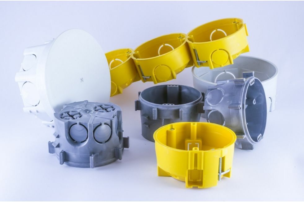 Jak osadzić puszki elektryczne?