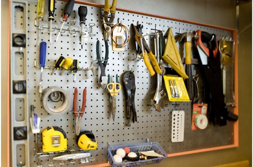narzędzia w garażu