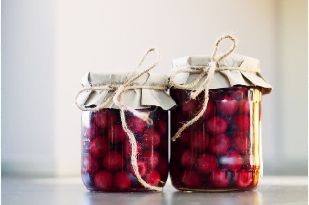 przetwory z wiśni w słoikach na zimę