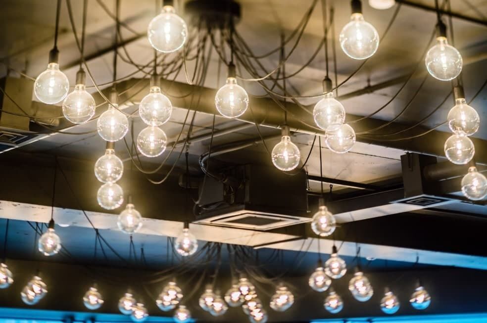 żarówki jak molekuły