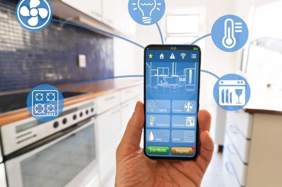 urządzenia w inteligentnym domu sterowane za pomocą aplikacji mobilnej