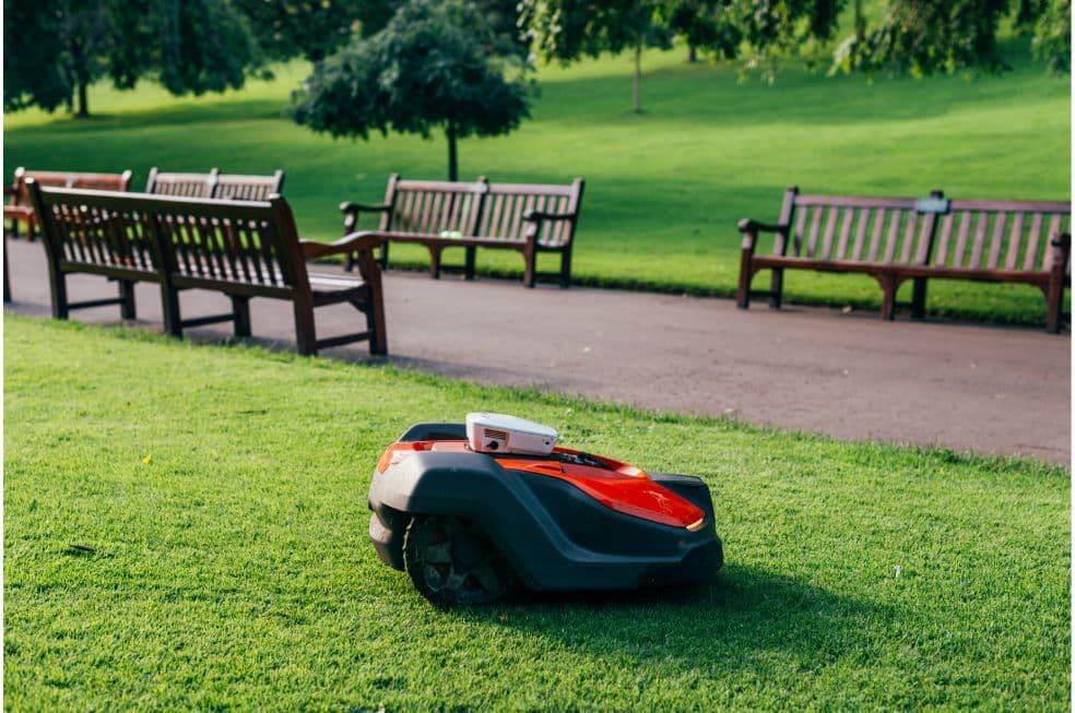 automatyczny robot do koszenia trawy