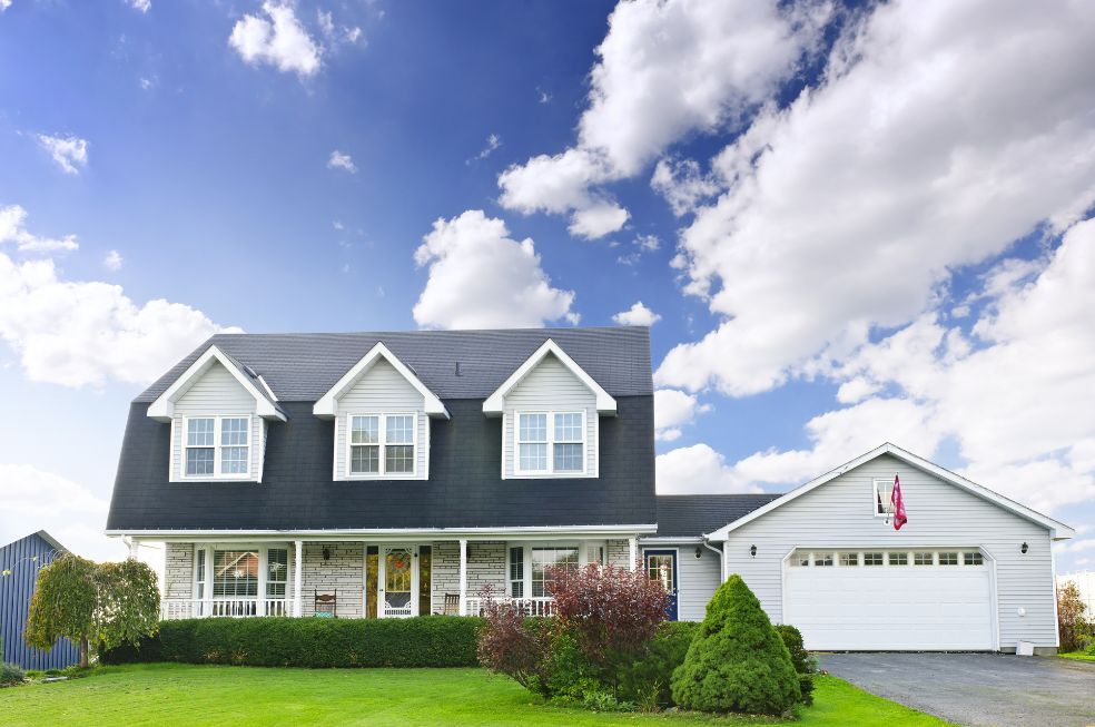 Okna typu lukarna na domu