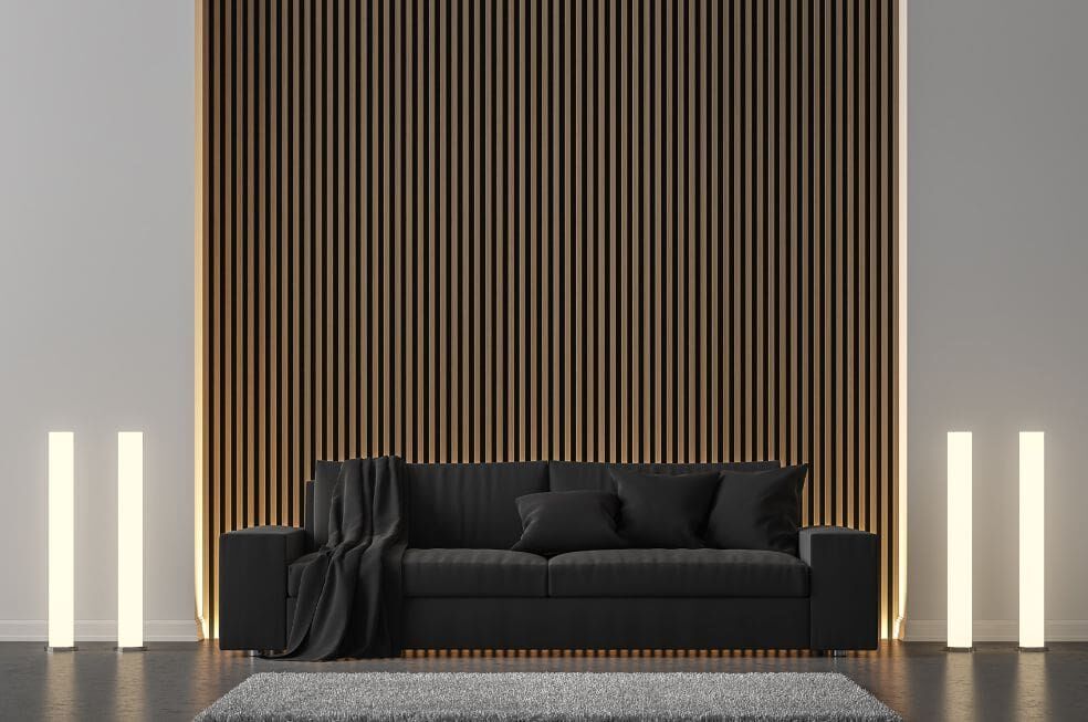 Nowoczesny współczesny salon z drewnianym panelem ściennym z listew