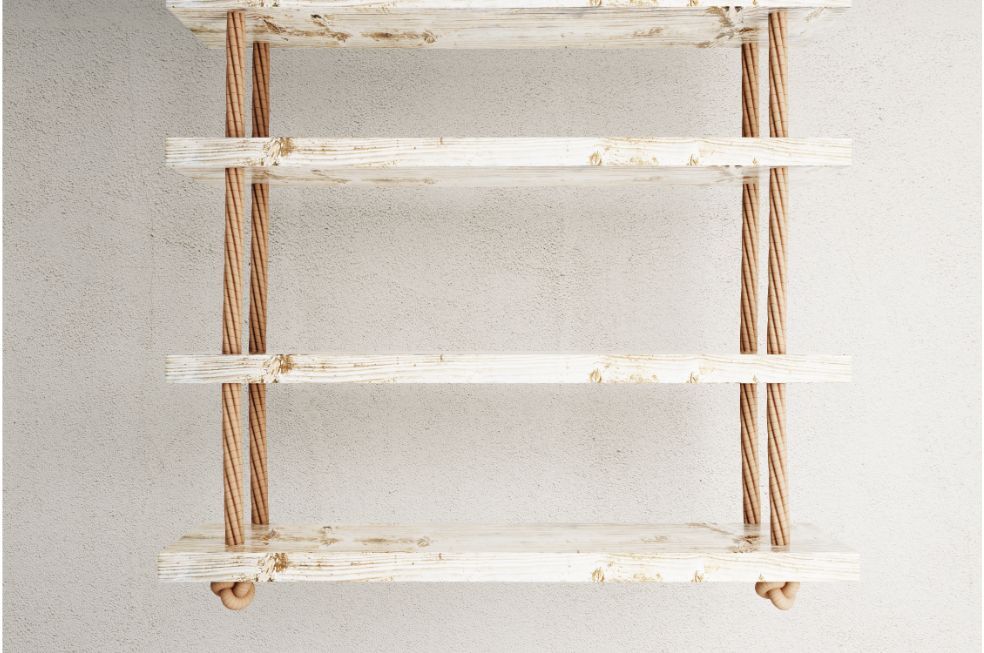 półka z białych desek wisząca na sznurach