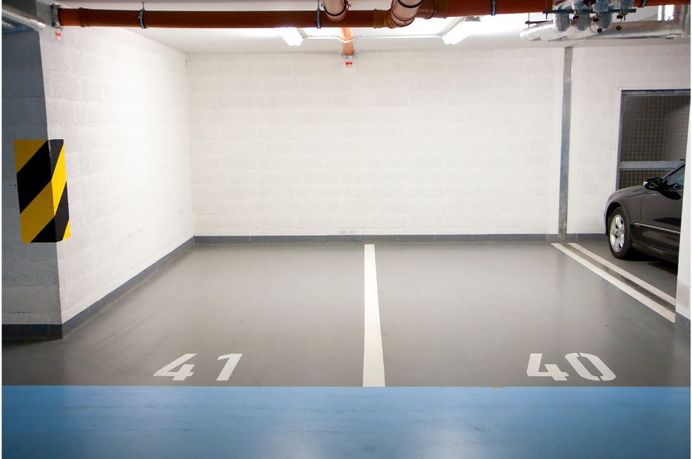 dwa miejsca parkingowe w garażu podziemnym