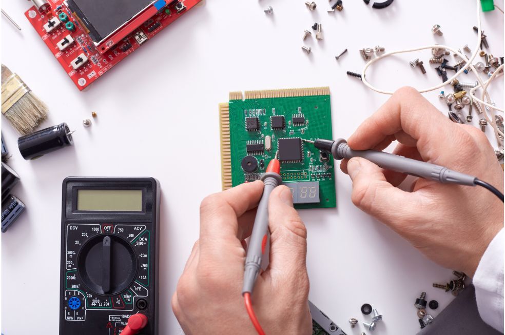 lutowanie miękkie z użyciem voltomierza