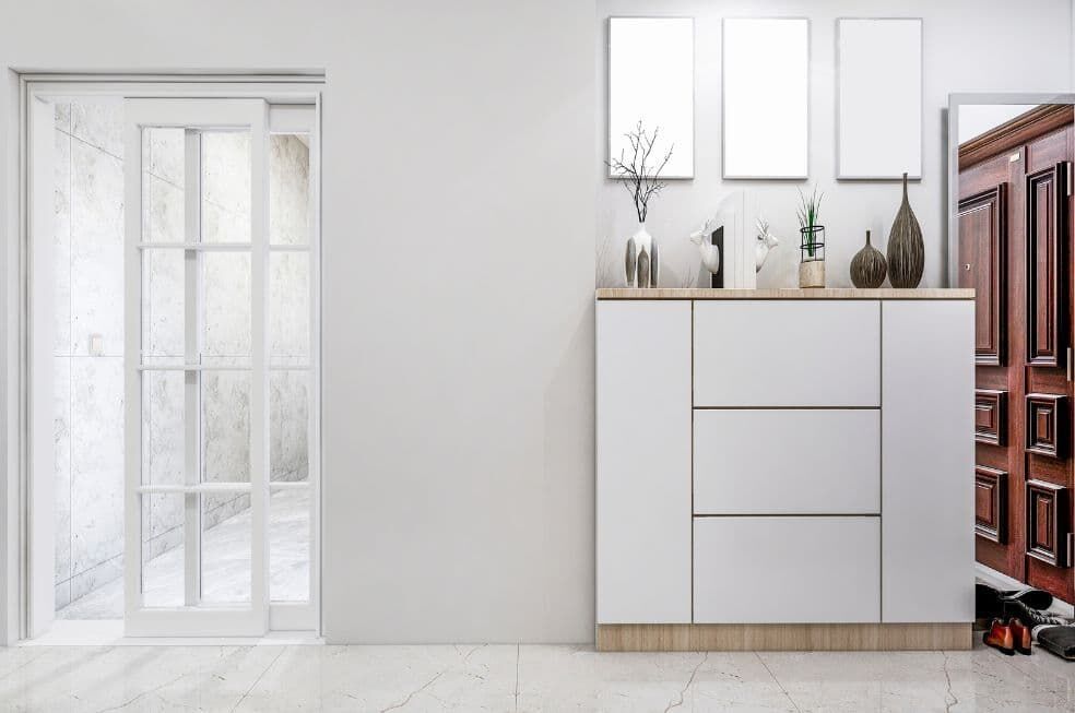 jakie drzwi do małego mieszkania wybrać
