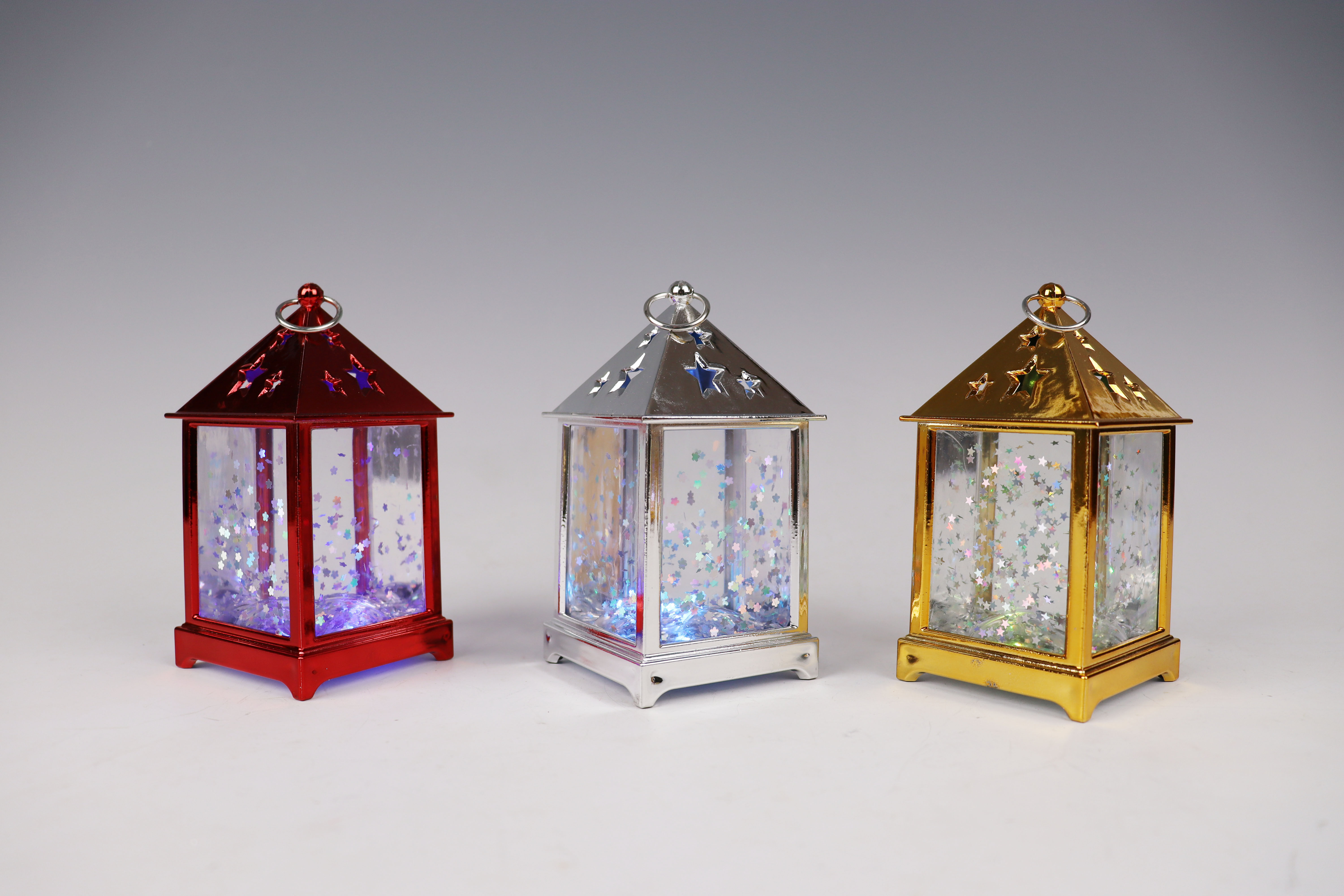 Latarenka LED elektroliczna z wodą 6,5 x 6,5 x 13 cm mix