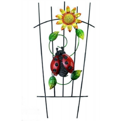 Dekorowana metalowa pergola Biedronka