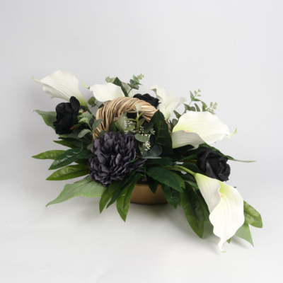 Elegancka kompozycja kwiatowa w podłużnej misie wys. 28 cm